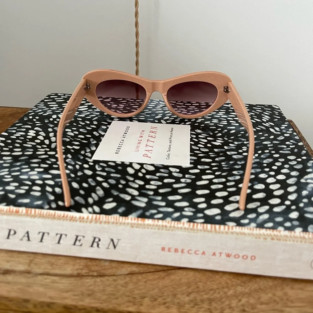 Pink oval sunglasses - Picture 4 of 6